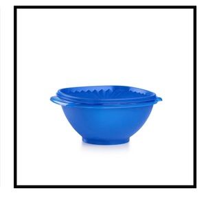 NEW Tupperware 8 cup capacity bowl